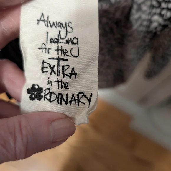 Ted Baker Men's L print for your wild side. Button detail gorgeous - Picture 14 of 15